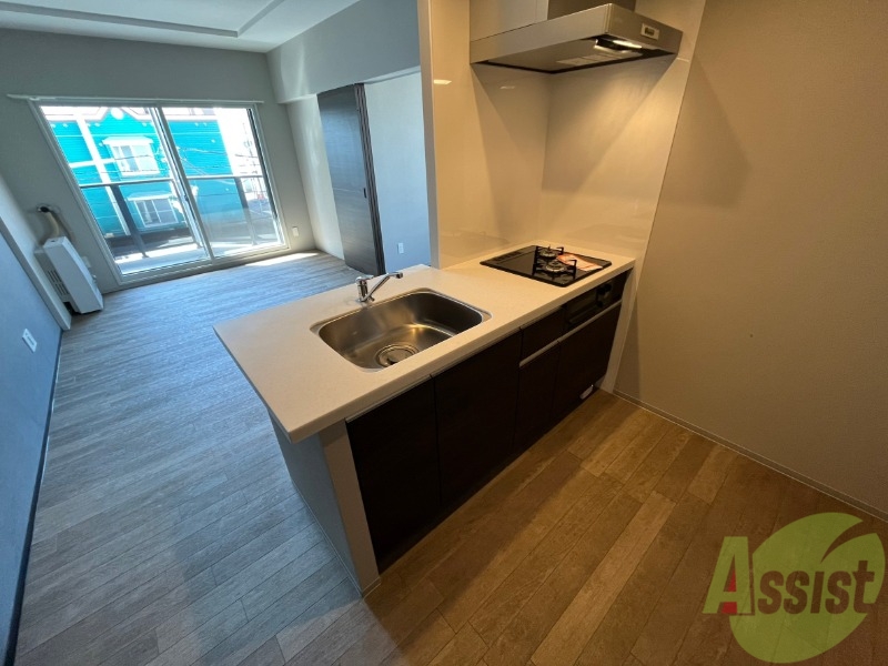 キッチン　対面キッチンになっているので料理しながらＴＶも見れますよ～。