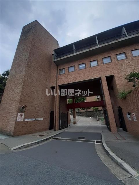 大学・短大　神戸松蔭女子学院大学（大学・短大）まで1243m