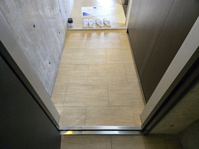 玄関　レジディア久屋大通II