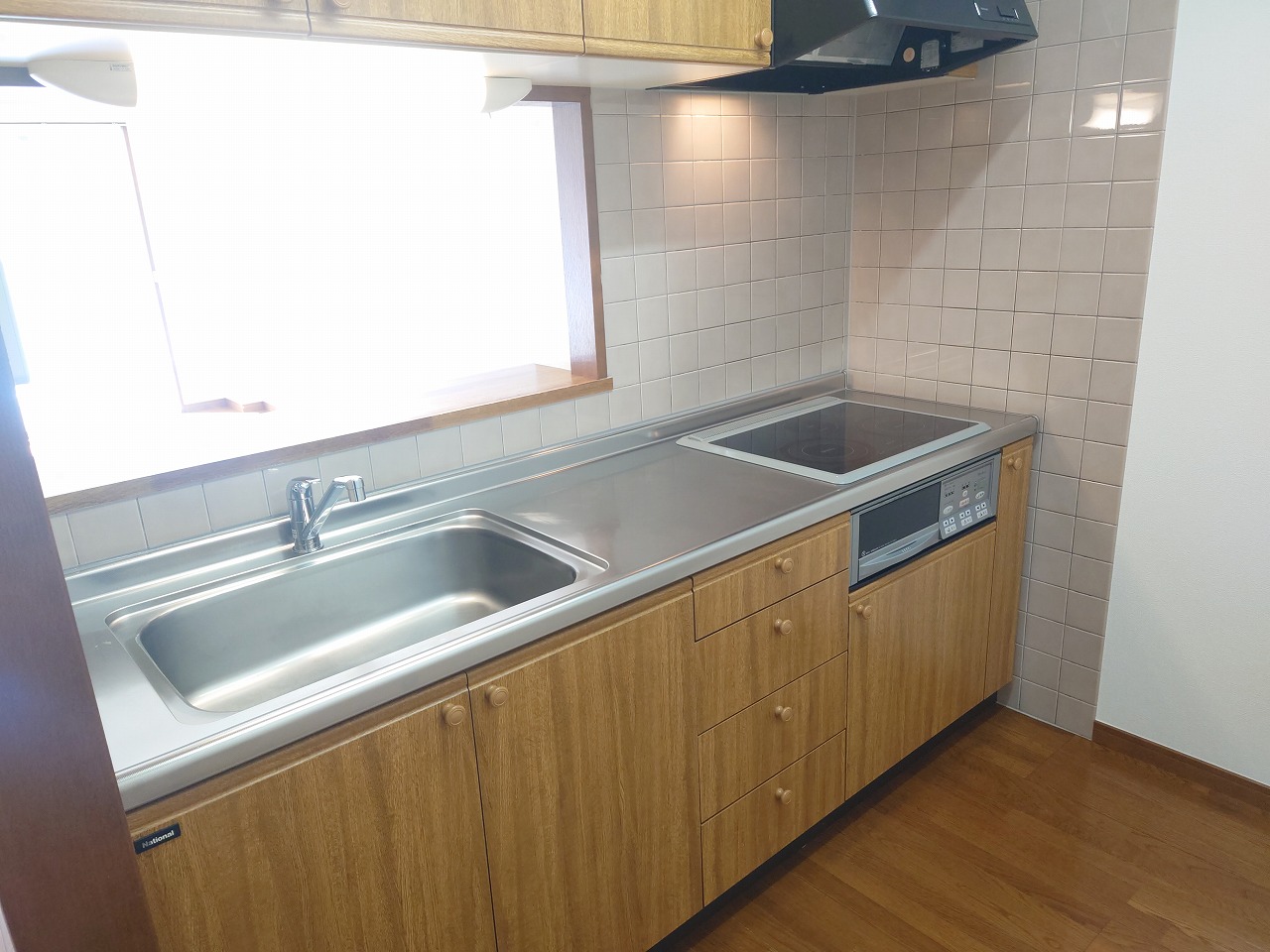 キッチン　3口IHクッキングヒーターグリル付き