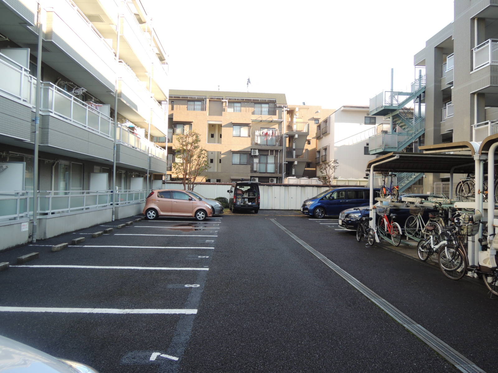 駐車場　平置き駐車場