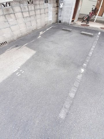 駐車場　駐車場に車を止められます