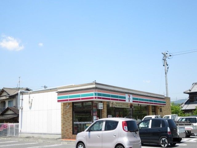 コンビニ　セブンイレブン（コンビニ）まで1300m