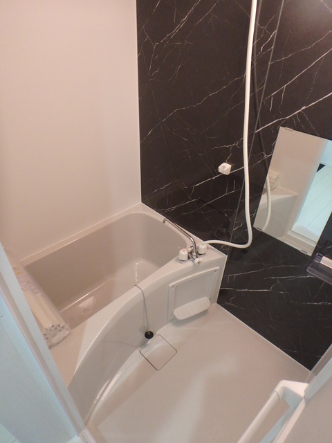 バス・シャワールーム　１日の疲れを、バスルームでゆっくりと…。