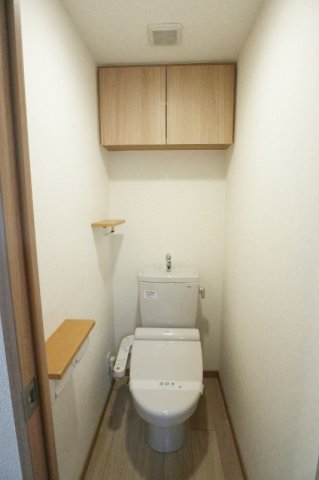 トイレ　嬉しい温水洗浄便座♪