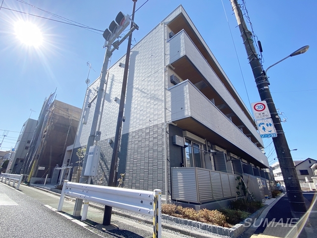 建物外観　軽量鉄骨3階建てです！