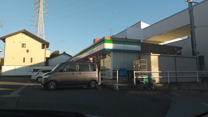 コンビニ　ファミリーマート岡崎鴨田本町店（コンビニ）まで391m