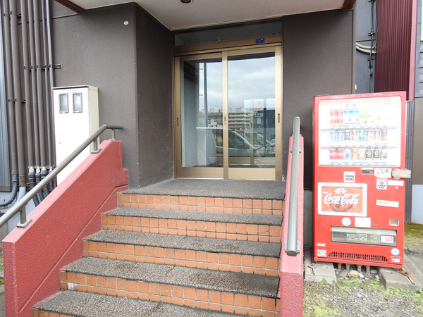エントランス　自動販売機あります