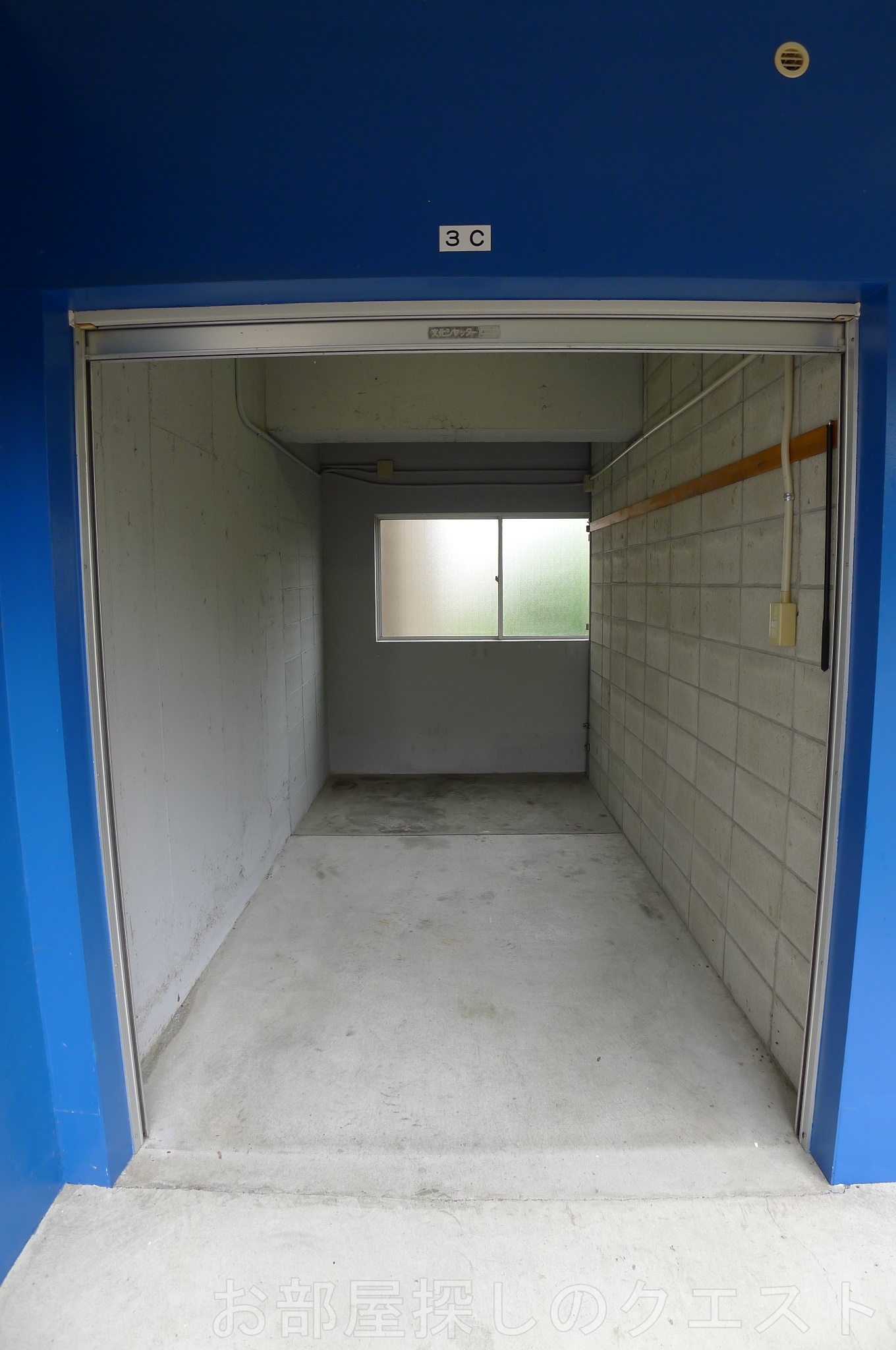 駐車場　１階シャッター付のガレージです☆