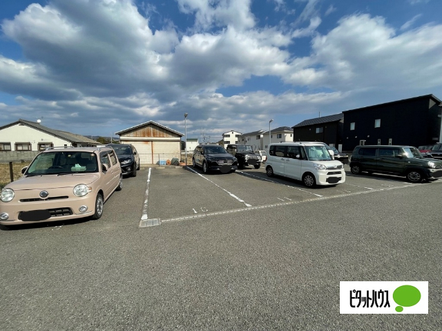 駐車場　駐車場