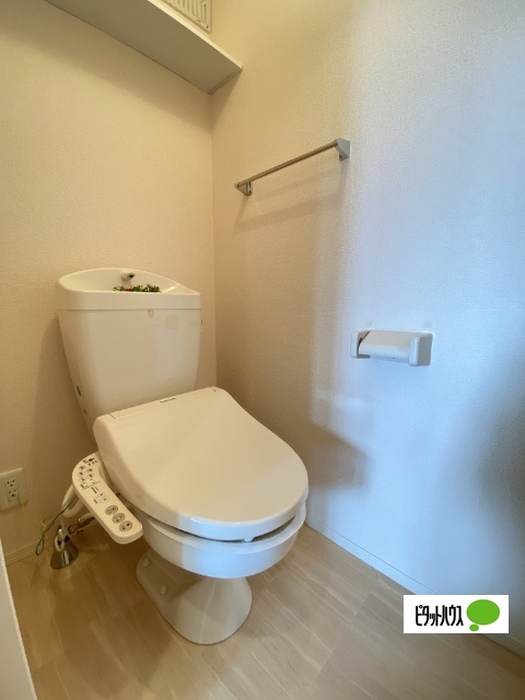 トイレ　温水洗浄便座