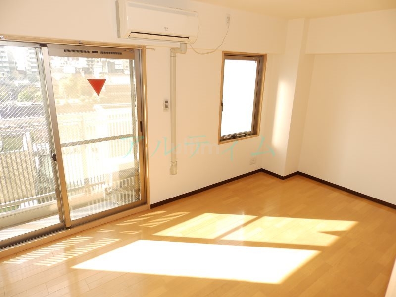 居室・リビング　※別のお部屋の写真です