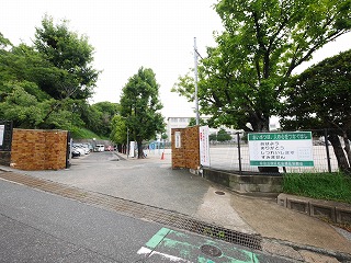 小学校　福岡市立香住丘小学校（小学校）まで1377m