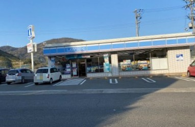 コンビニ　ローソン 有田川町小島店（コンビニ）まで902m