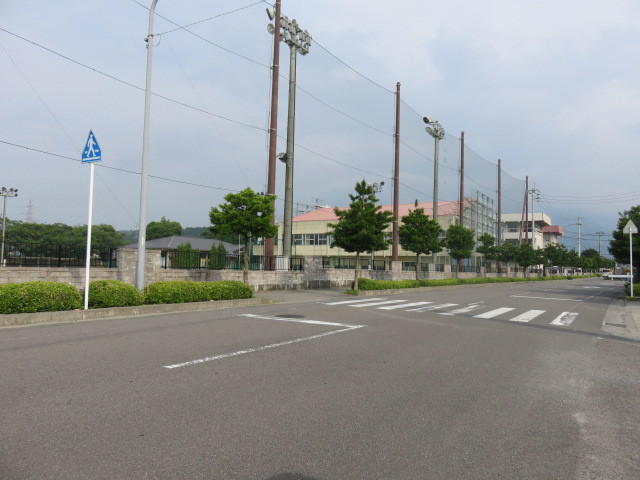 中学校　南中学校（中学校）まで556m