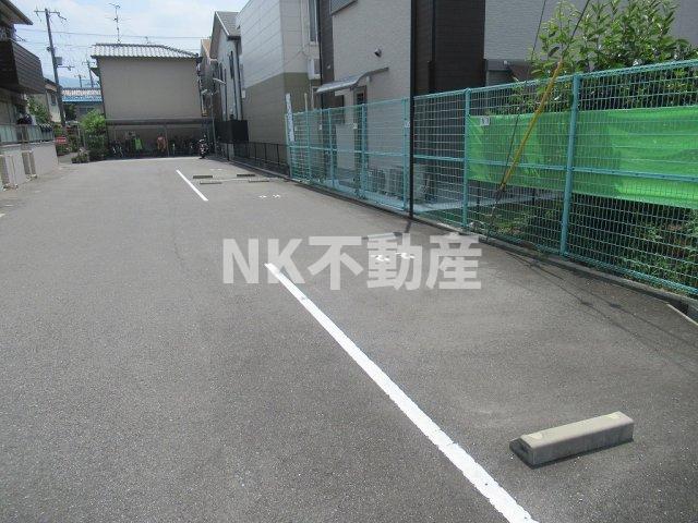 駐車場　駐車場に車を止められます