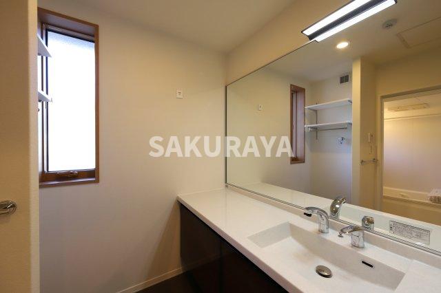 洗面設備　現況と異なる場合がございます。