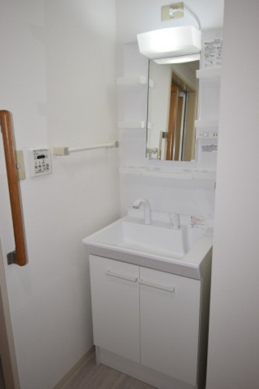 洗面設備　※別号室の写真です