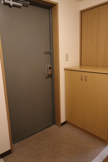 玄関　※別号室の写真です