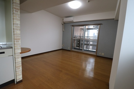 居室・リビング　※別号室の写真です