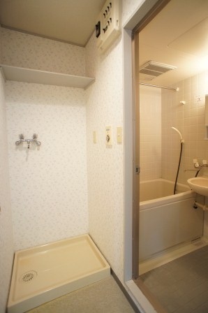 その他設備　防水パン付きで安心の室内洗濯機置き場です