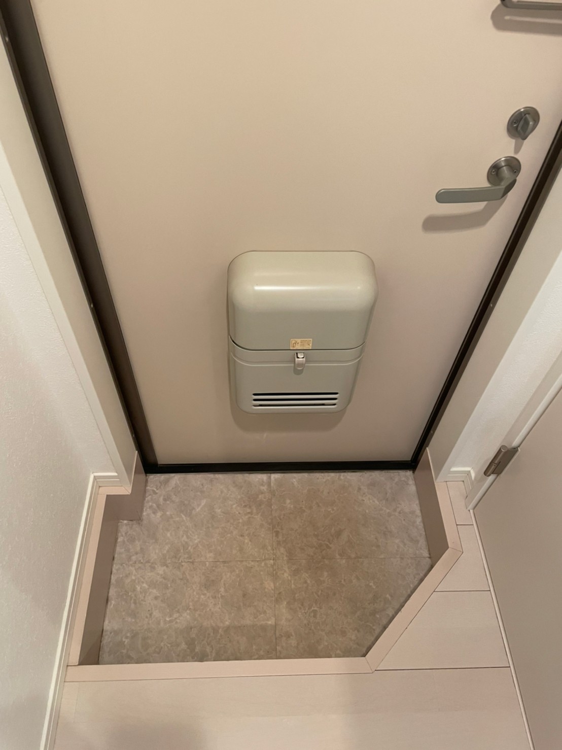 玄関　同じタイプ同じモデルを使用