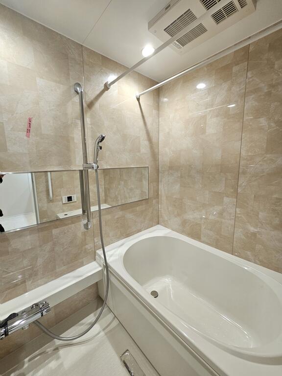 バス・シャワールーム　追炊き及び浴室乾燥機付きバスルーム