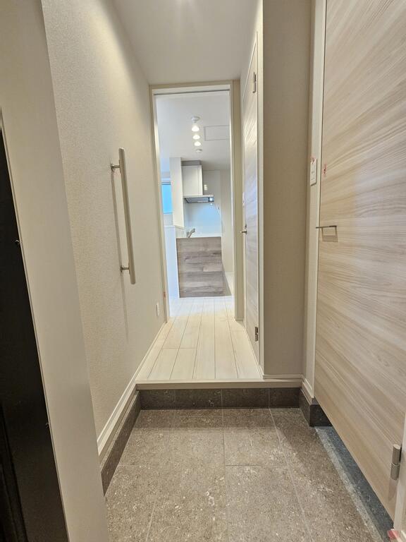 玄関　手すり及びシューズインクローゼット付き玄関