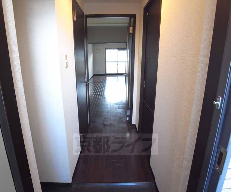 その他部屋・スペース　室内に行くまでにちゃんと扉もございます。