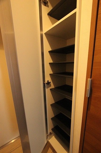 玄関　同物件別号室のものです。