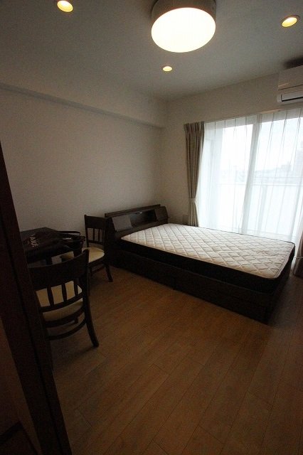 居室・リビング　同物件別号室のものです。