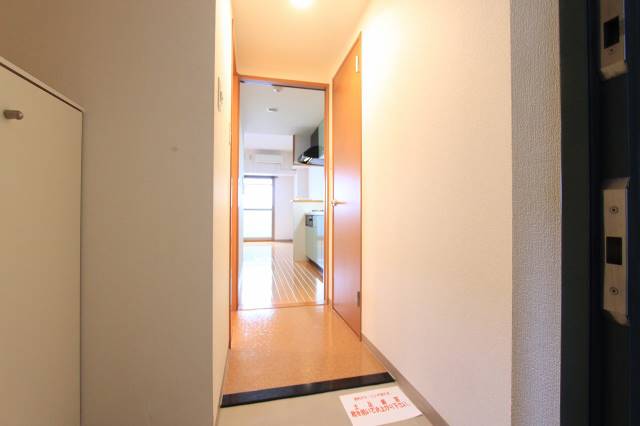 玄関　玄関も広く使えます