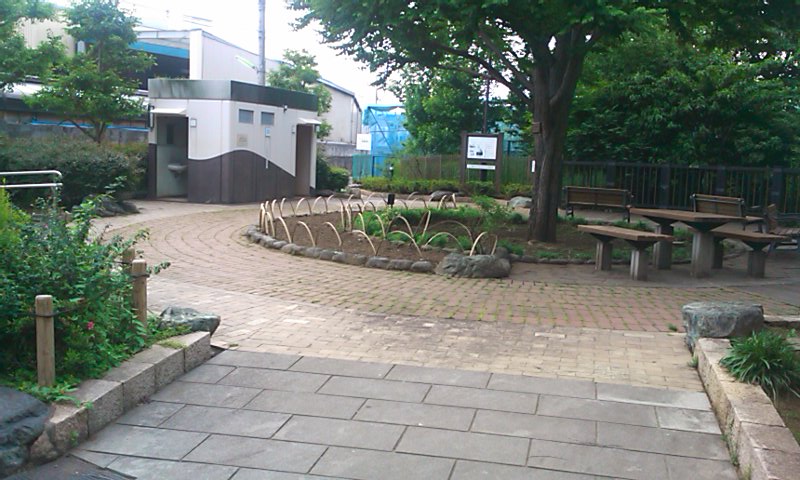 公園　八幡山かまのくち緑地（公園）まで502m