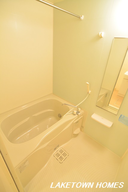 バス・シャワールーム　追い焚き＆浴室乾燥機能付の浴室です。