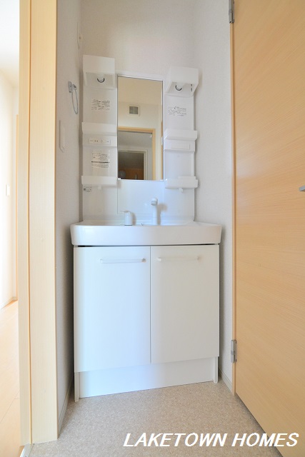 洗面設備　洗髪洗面化粧台です。