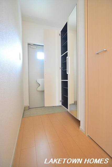 玄関　玄関ホールと玄関収納です。