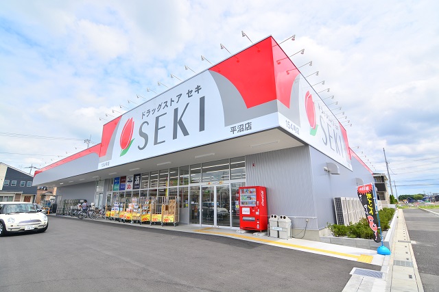 ドラックストア　ドラックストアセキ平沼店（ドラッグストア）まで128m