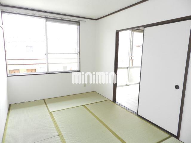 居室・リビング　和室も明るく過ごしやすいです。