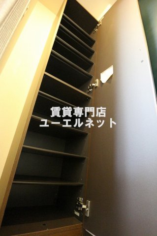 その他設備　収納力たっぷりのシューズボックスで玄関すっきり！
