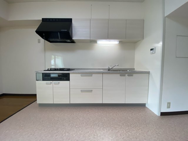 キッチン　使い勝手の良いシステムキッチン付き！