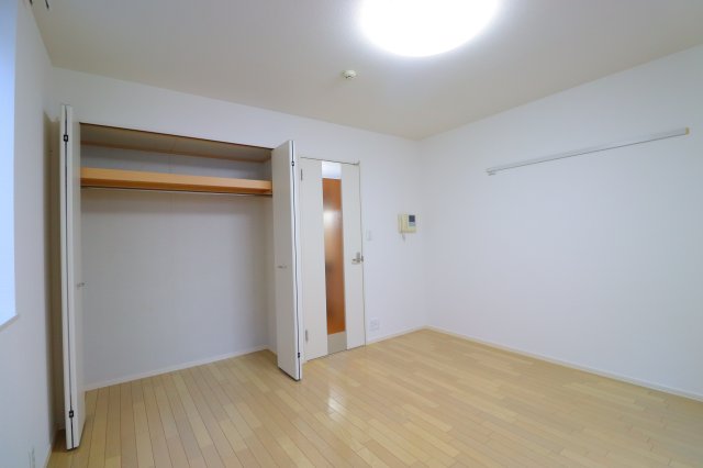 居室・リビング　こちらのリビングで趣味の時間をお楽しみください