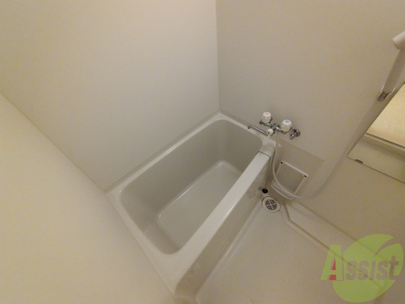 バス・シャワールーム　お風呂になります。一日の疲れを癒してくださいね。