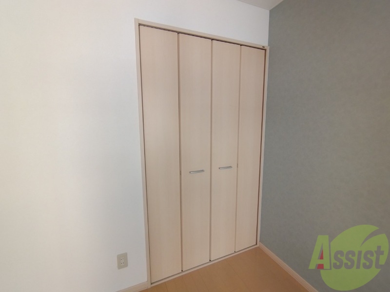 収納　寝室の収納です。部屋がすっきり片付きます。