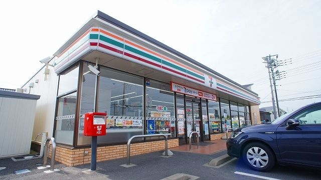 コンビニ　セブンイレブン（コンビニ）まで300m