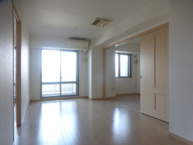 居室・リビング　内観1