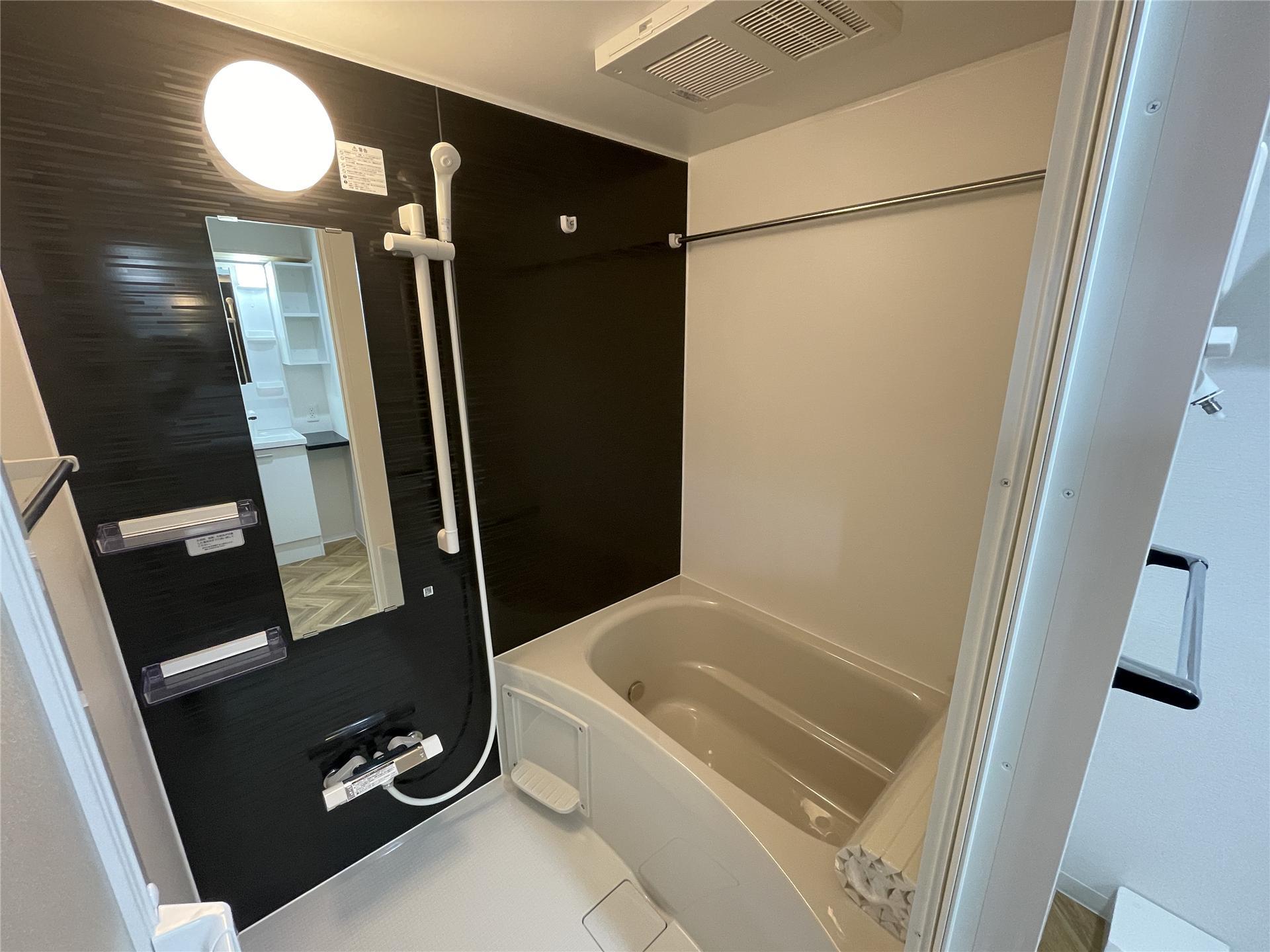 バス・シャワールーム　浴室乾燥機・追焚機能付きのお風呂です