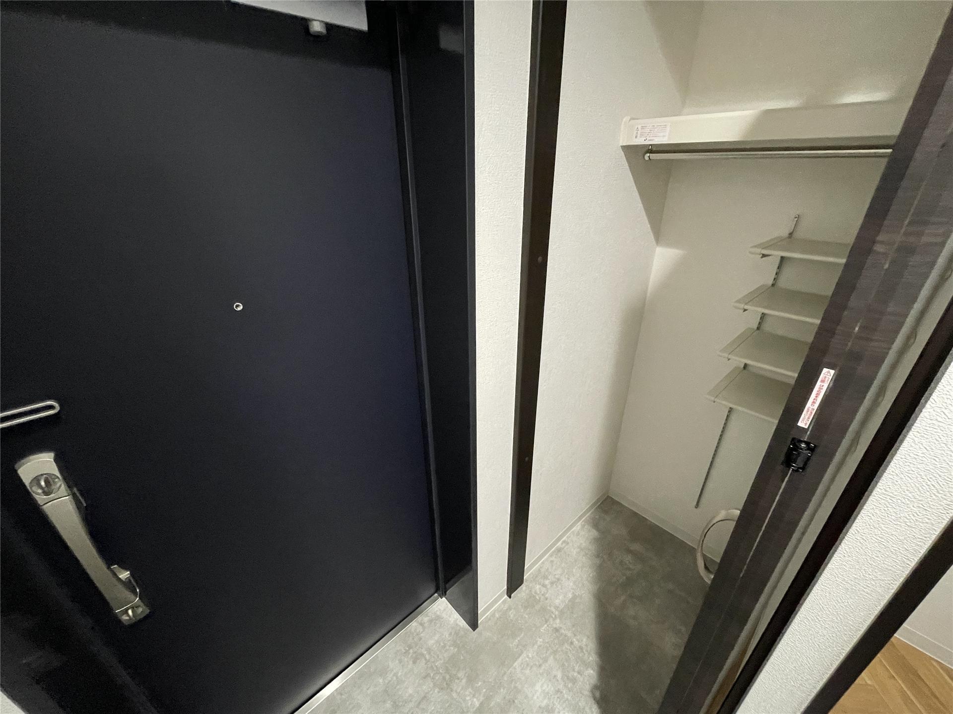 玄関　ウォークインの玄関収納です