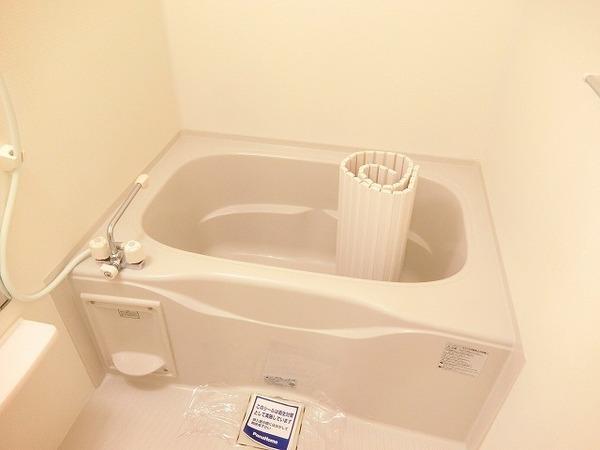 バス・シャワールーム　キレイにリフォームされています！