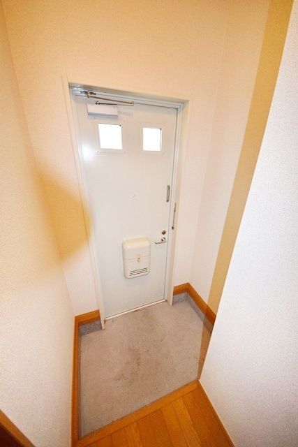 玄関　★★2面採光で明るいお部屋★★