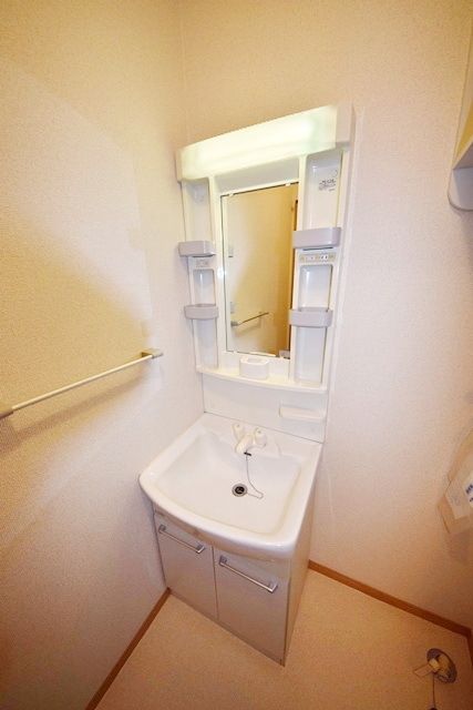 洗面設備　★★2面採光で明るいお部屋★★